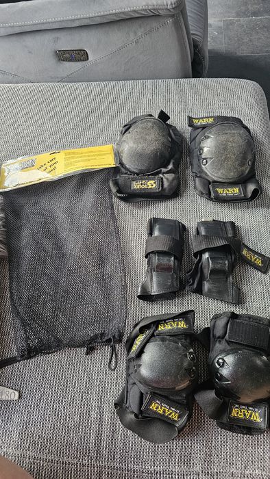 Ochraniacze na kolana łokcie pośladki Warn