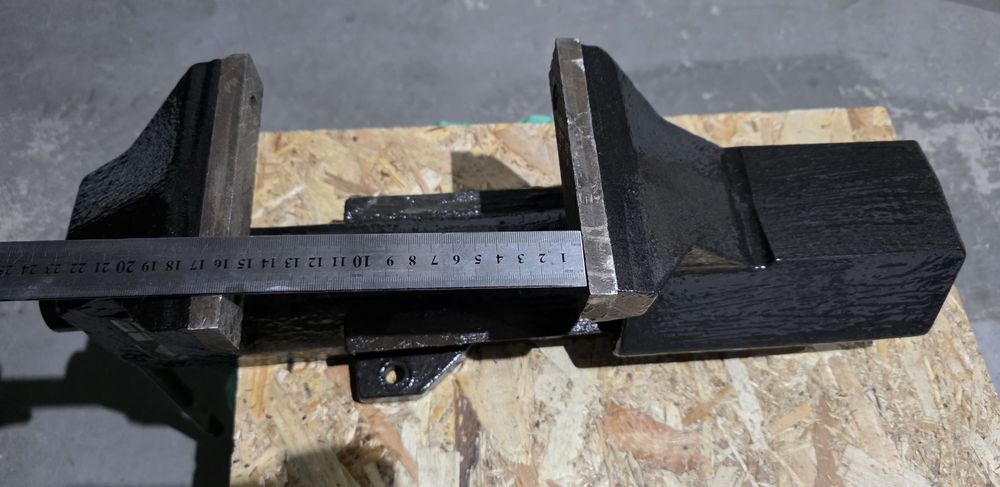 Imadło ślusarskie sztabowe Fabryka Wyrobów Kutych 150 PJWK