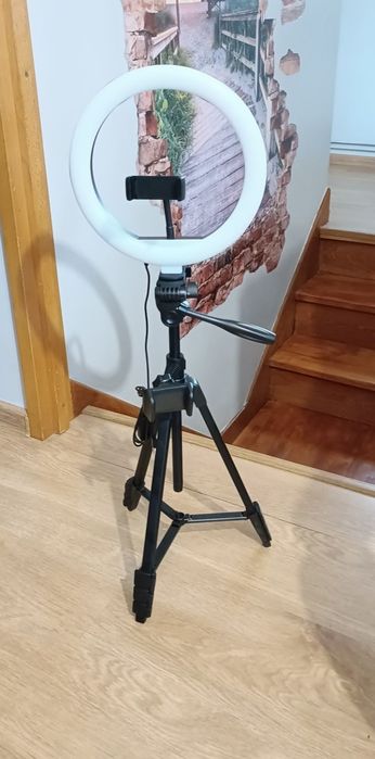 lampa pierścieniowa LED ze stojakiem i uchwytami doMakijażu transmisji