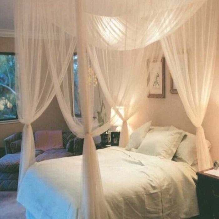 baldachim duży, biały nad łóżko, moskitiera, efektowne i niezwykłe