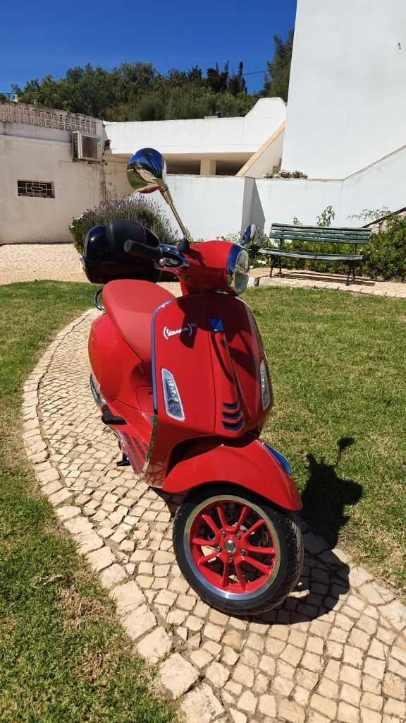 Vespa Primavera Red 125