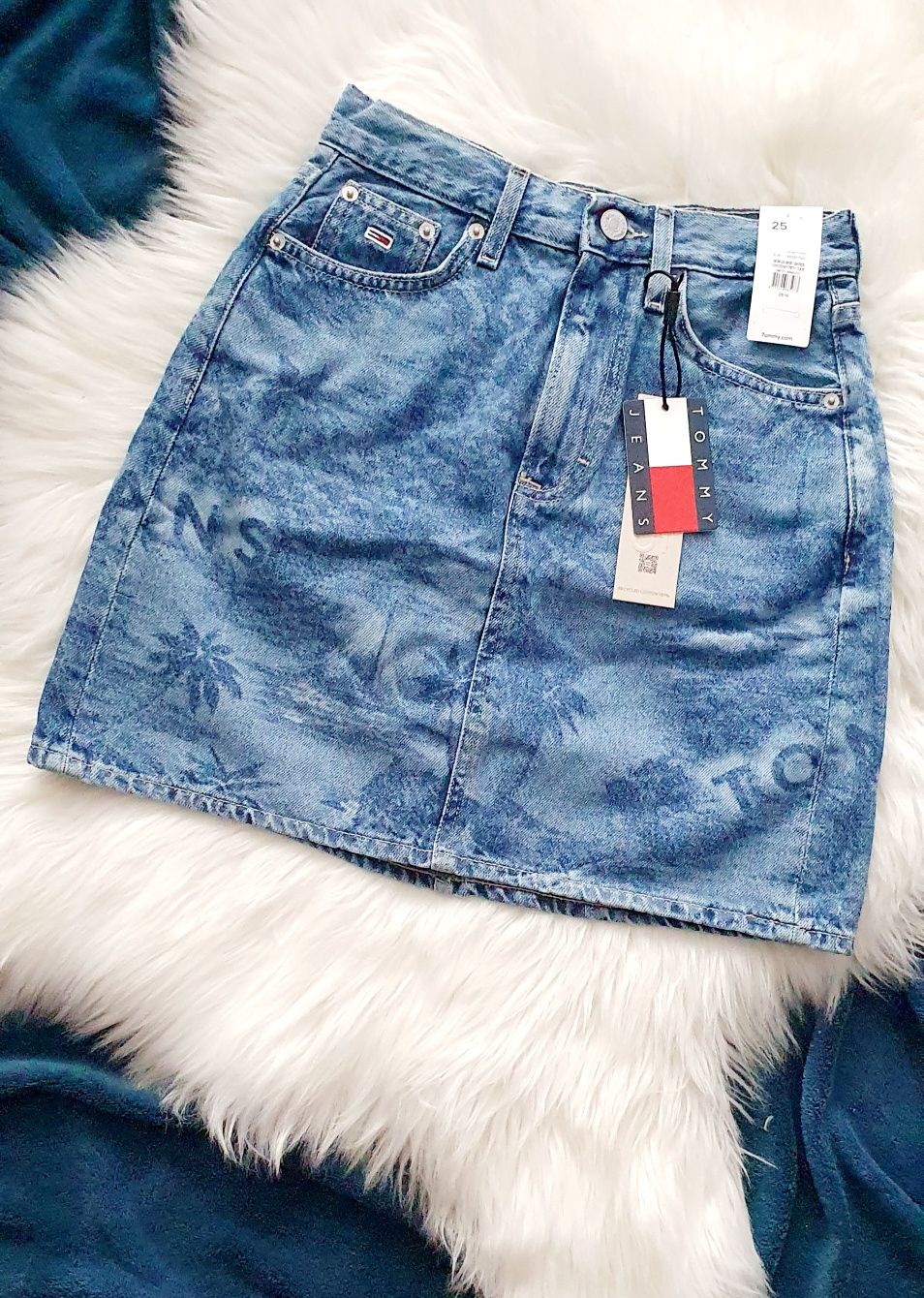 Spódniczka jeansowa Tommy Jeans z wzorem tropikalnym 100% oryginał