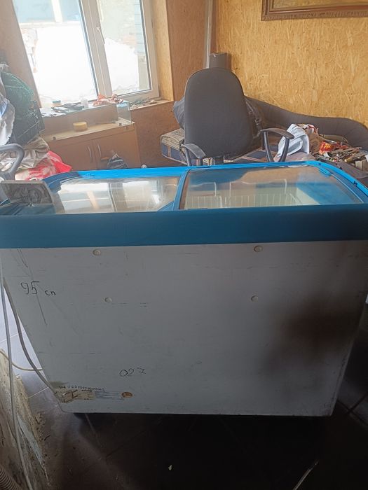 Морозильная камера б/у Лари в хорошем состоянии.