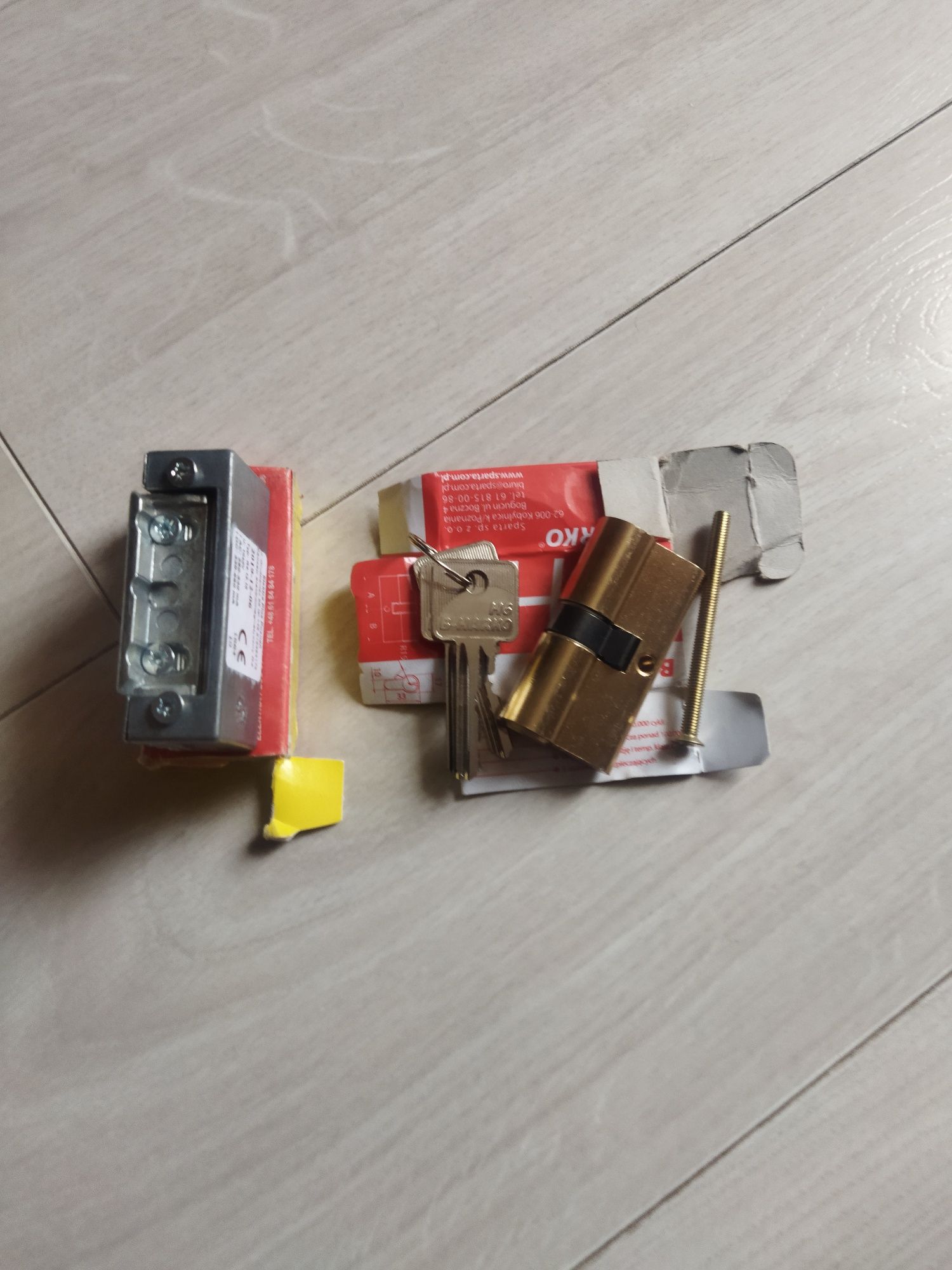 Продам замки до відкатних брам.