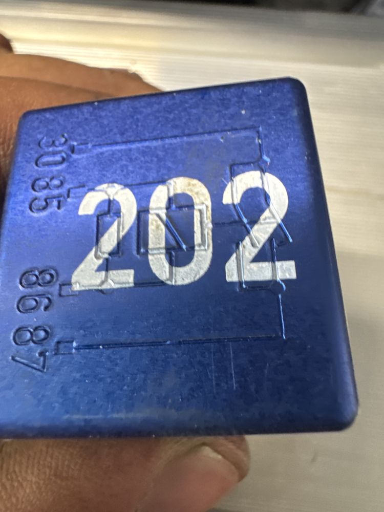 Przekaznik pompy paliwa 202 audi a4 b6