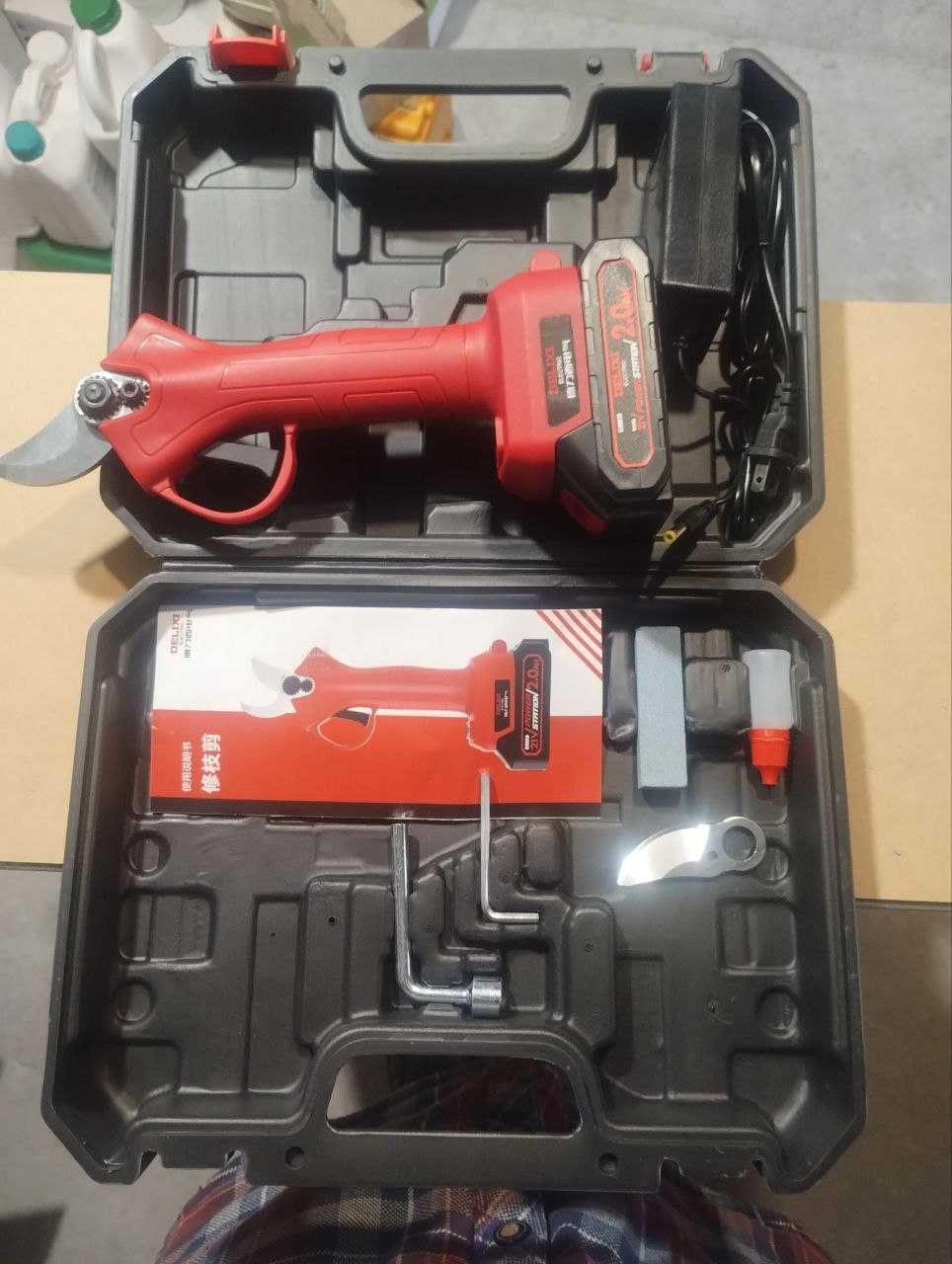 Аккумуляторный секатор DELIXI (21V, 2AH) + запасне лезо