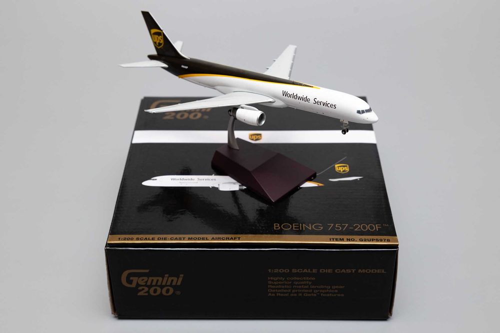 NOWY Samolot Boeing 757 -200F UPS cargo 1/200 GeminiJets metalowy