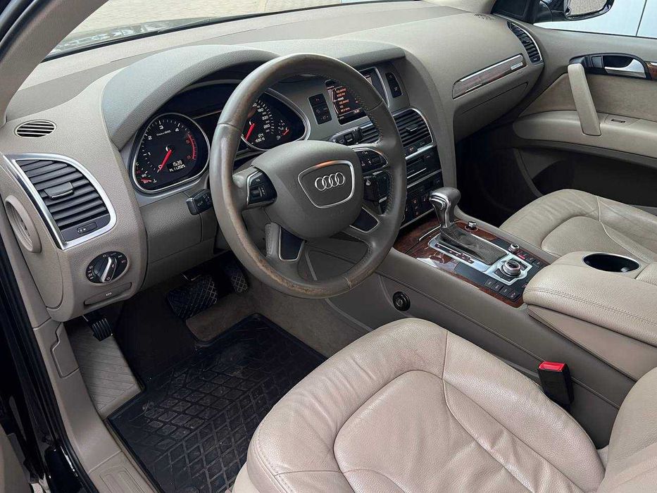 Продам сімейний автомобіль Q7 2013р.