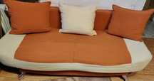 Sofa rozkładana z funkcją spania.