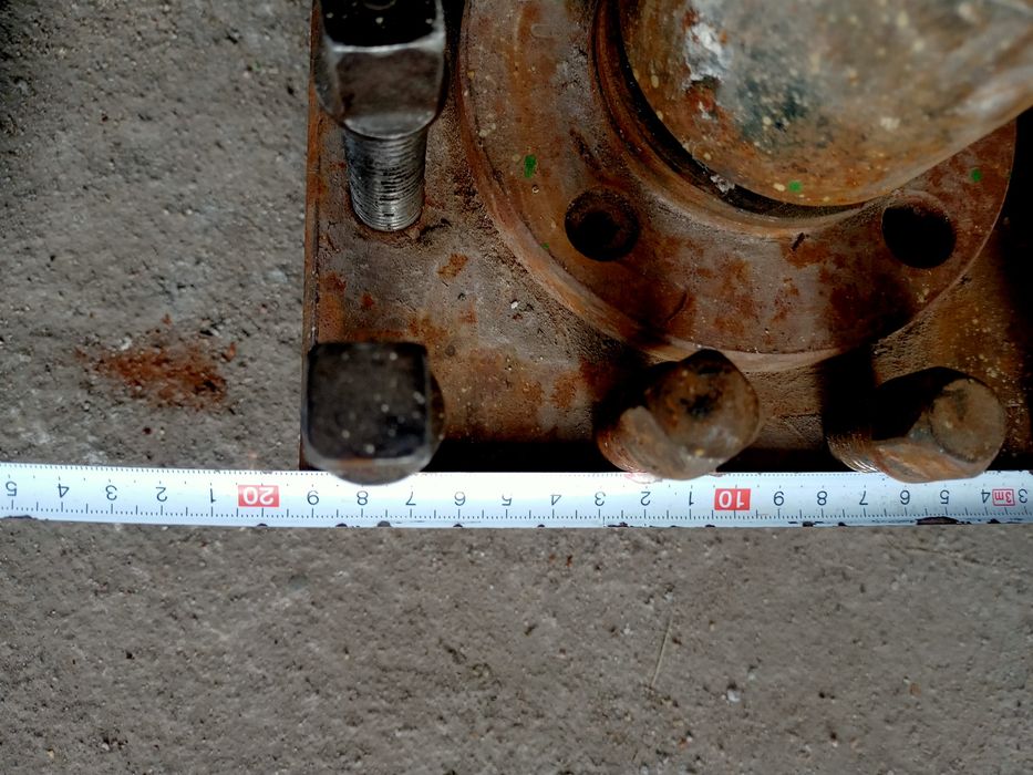 Imak nożowy tokarni