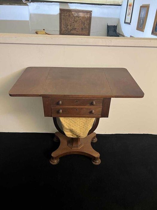 Mesa Costureirinha em Madeira