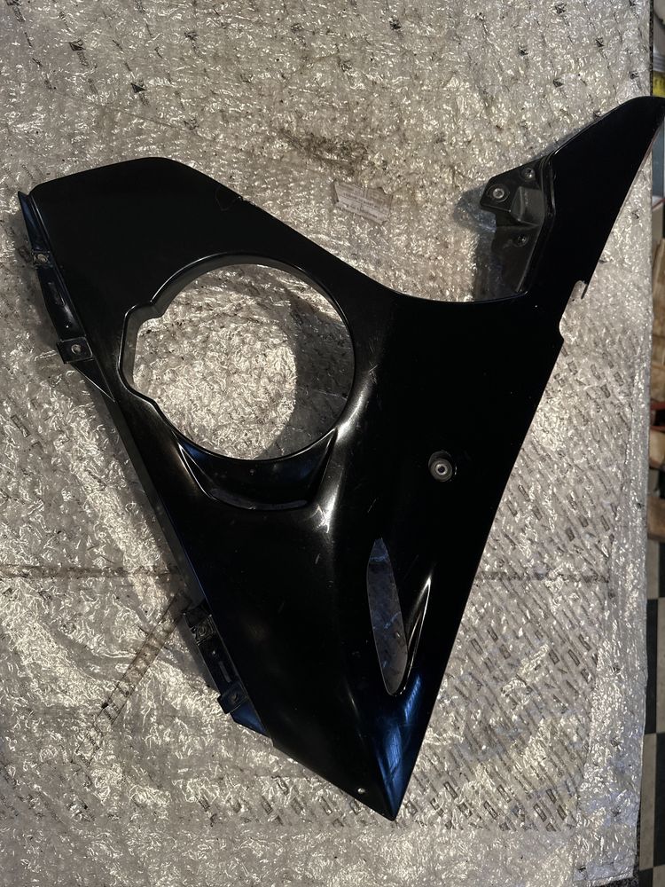 YAMAHA YZF-R6 RJ05 RJ09 03-05 PŁUG OWIEWKA LEWA Bok Boczek Osłona M18