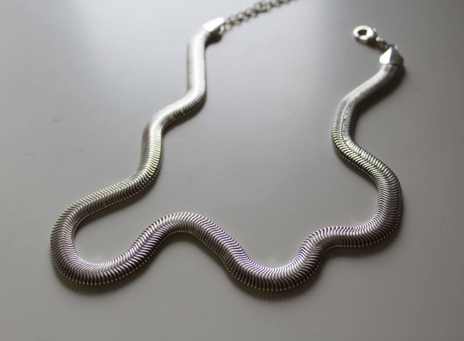 Colar prateado novo - Parfois