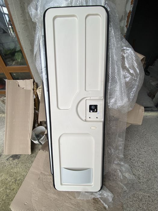 Дверь кемпер караван автодом