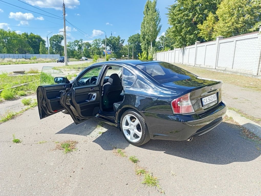 Subaru legacy автомат, повний привід, нова резина
