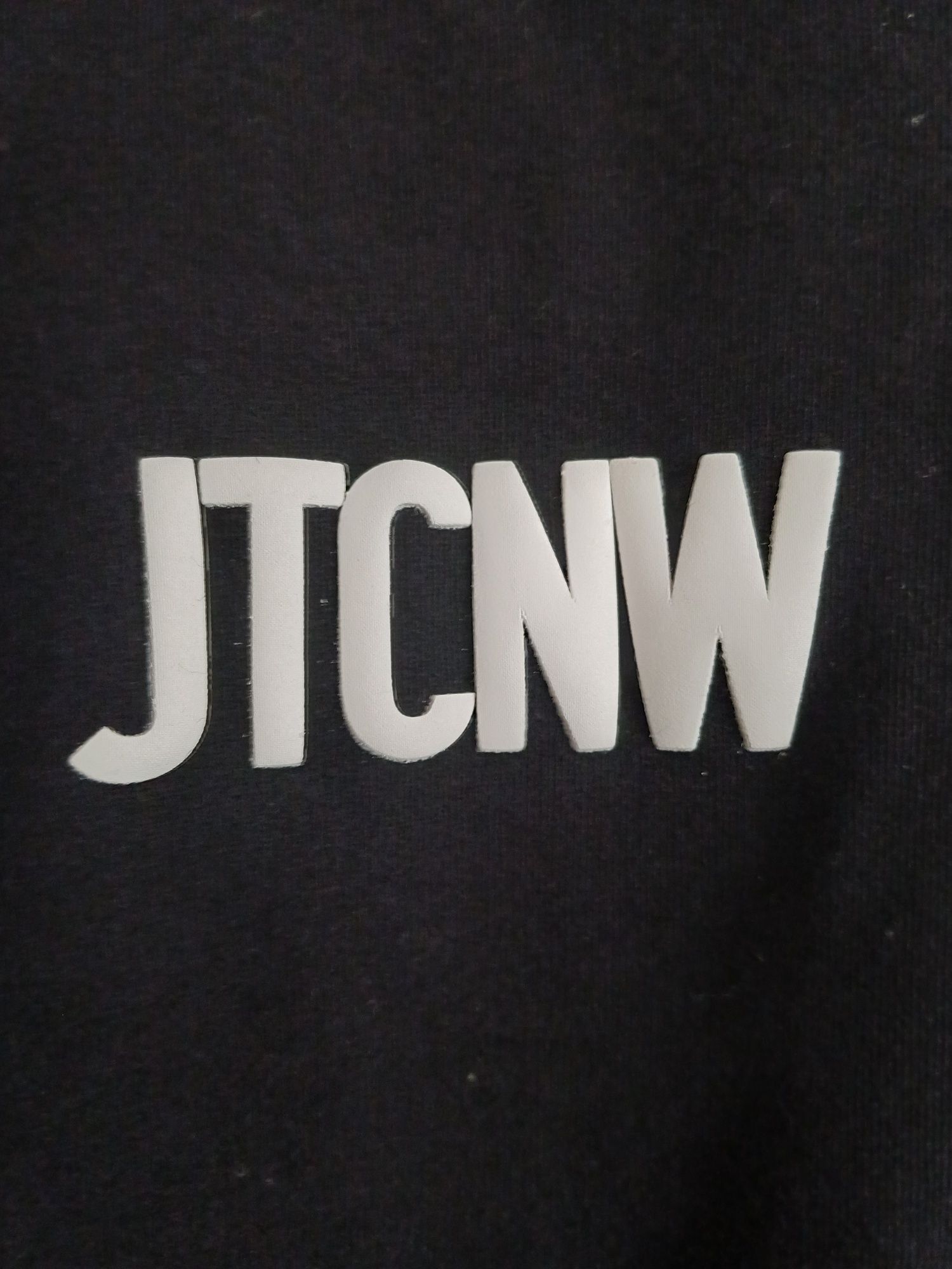 Bluza z napisem JTCNW