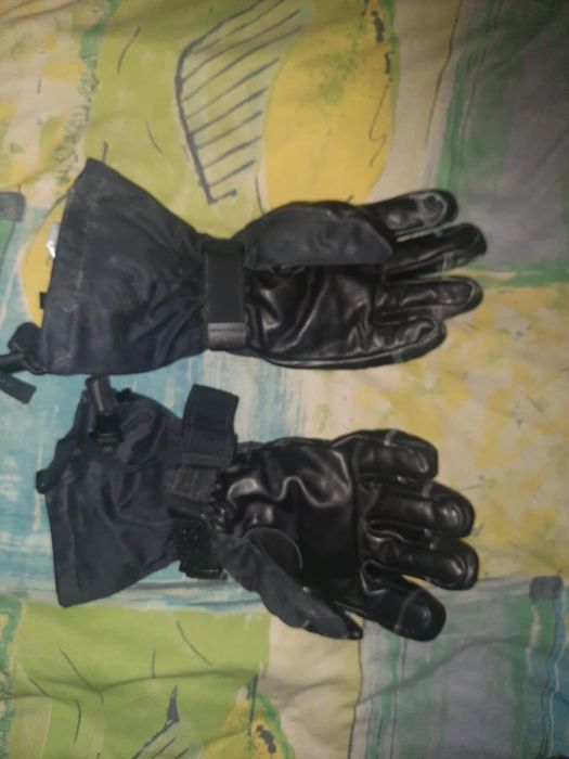 Рукавиці, наколінники інші корисні дрібниці