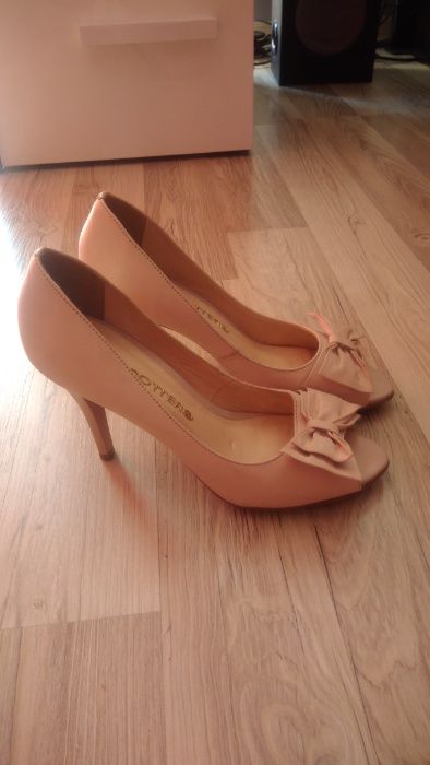 Sprzedam skórzane szpilki marki Bottero. Kolor pudrowy róż. Rozmiar 39