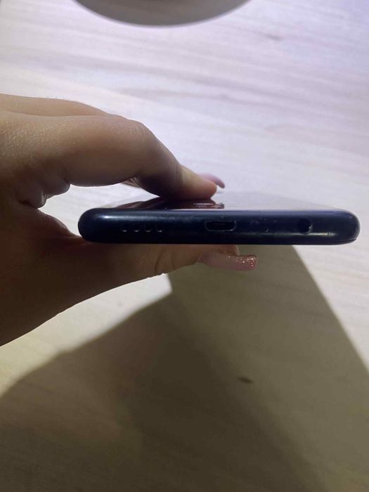 czarny smartfon/ telefon LG K40