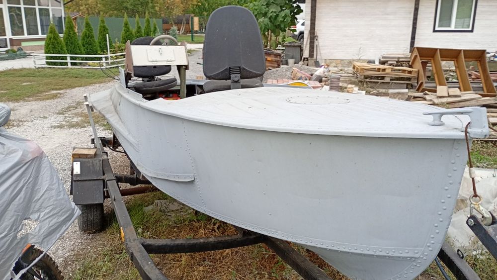 Продам човен Южанка з мотором Меркурі 18 2т на дистанційному управлінн