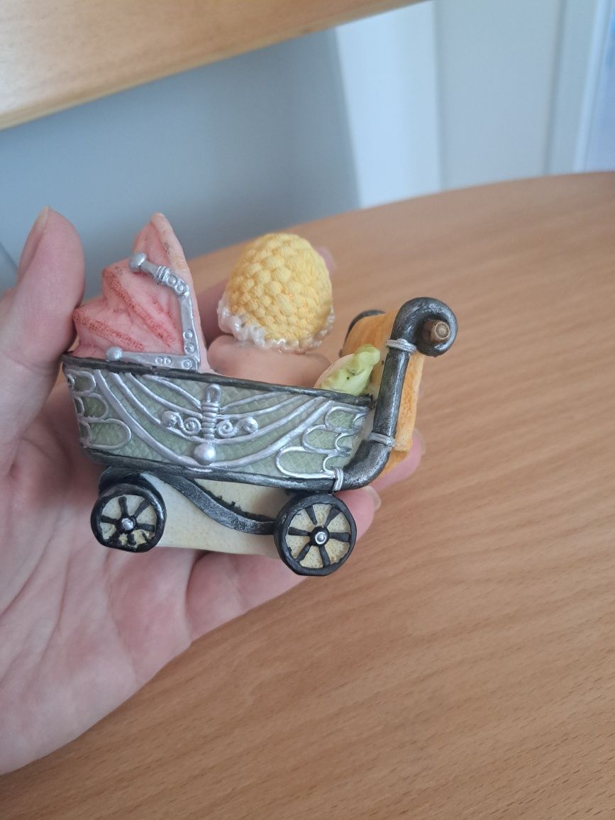 Figurka dziecko w wózku narodziny chrzest