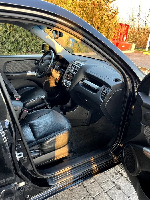 Повноприводне авто в гарному стані деталі за телефоном