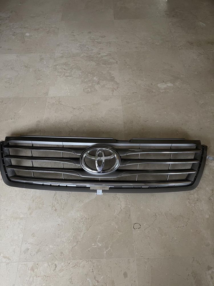 Toyota rav4 рестайлинг 10- 12 2010- 2012 решетка радиатора