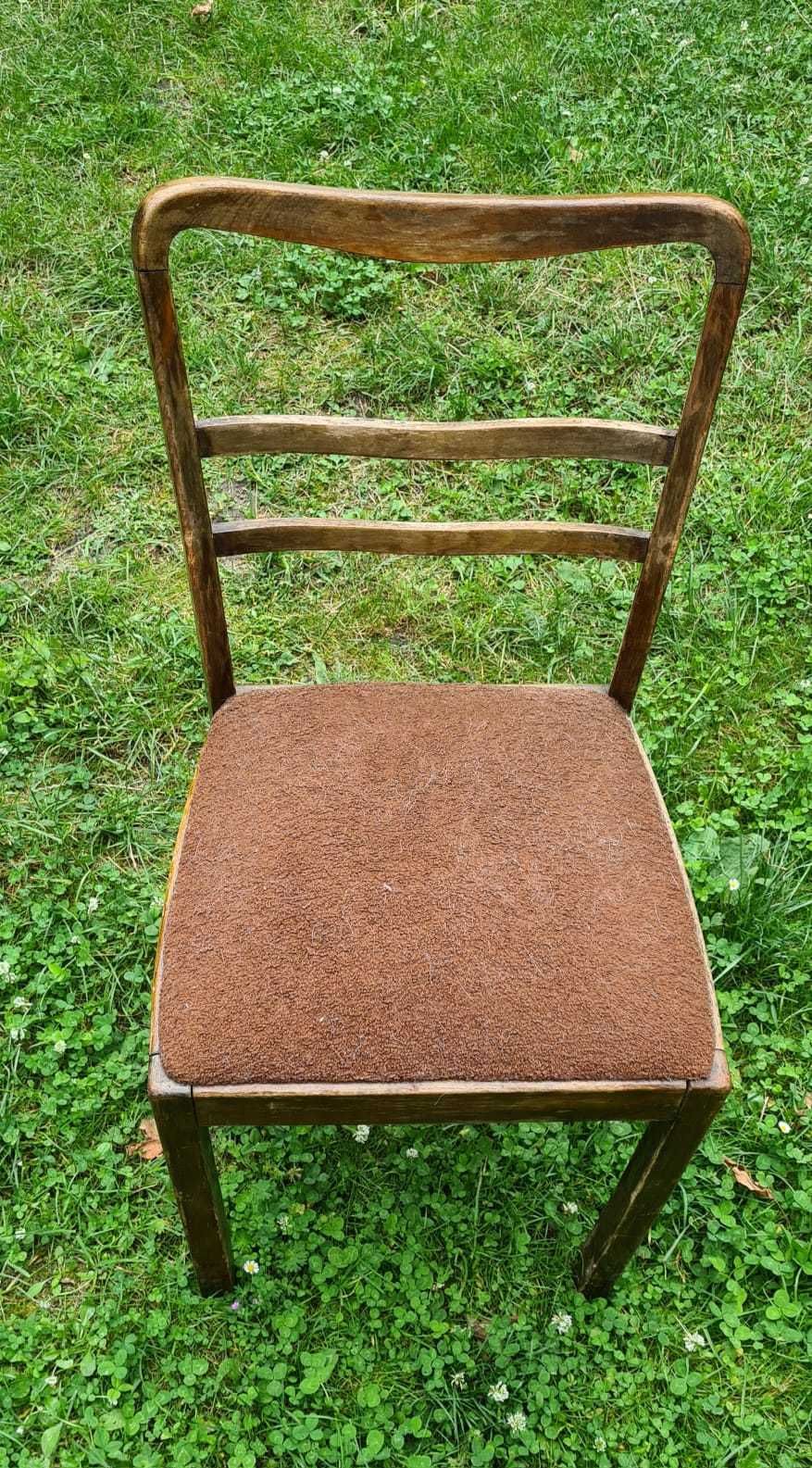 2 stare krzesła drewniane dla amatora do renowacji