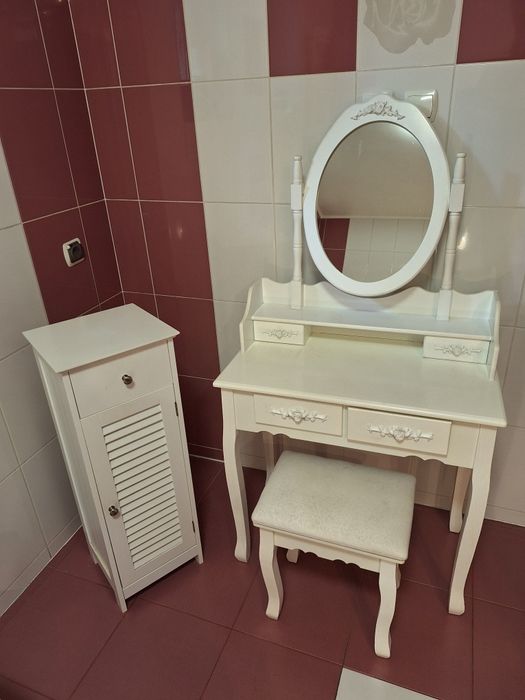 Toaletka z lustrem + taboret + szafka stojąca