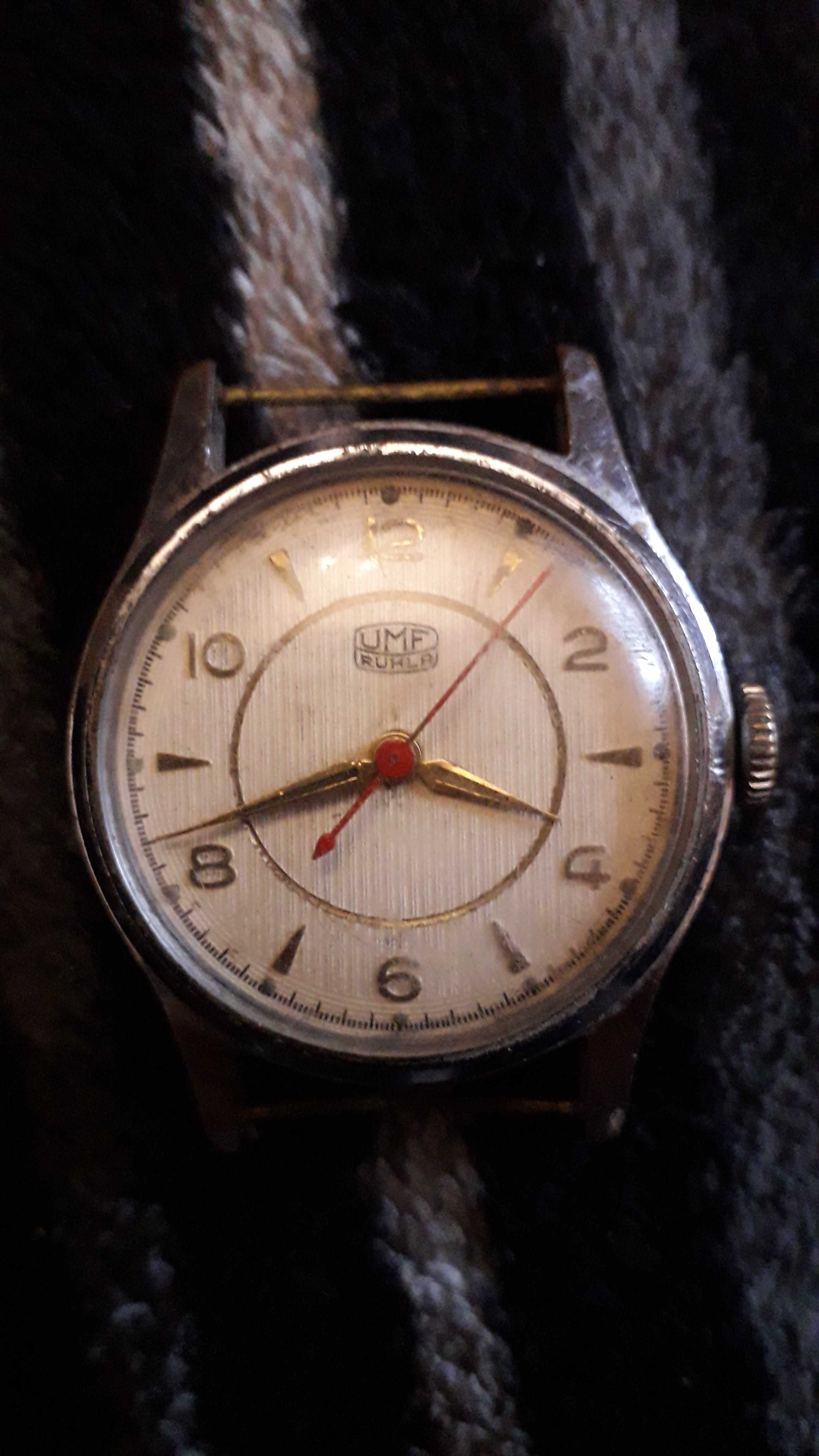 Stary zegarek na rękę Ruhla.