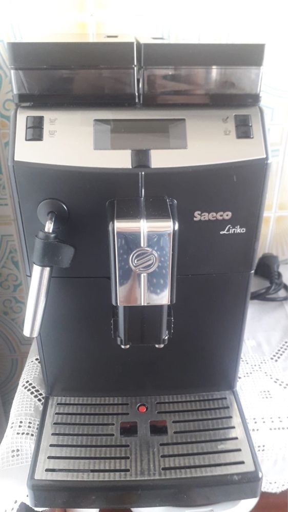 Máquina de café Saeko Lirika