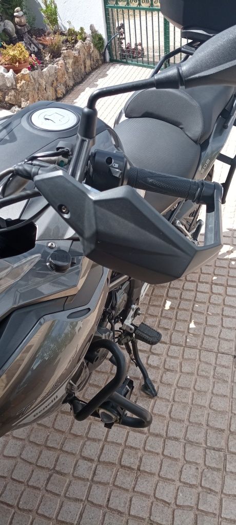 Vendo Benelli trk 502