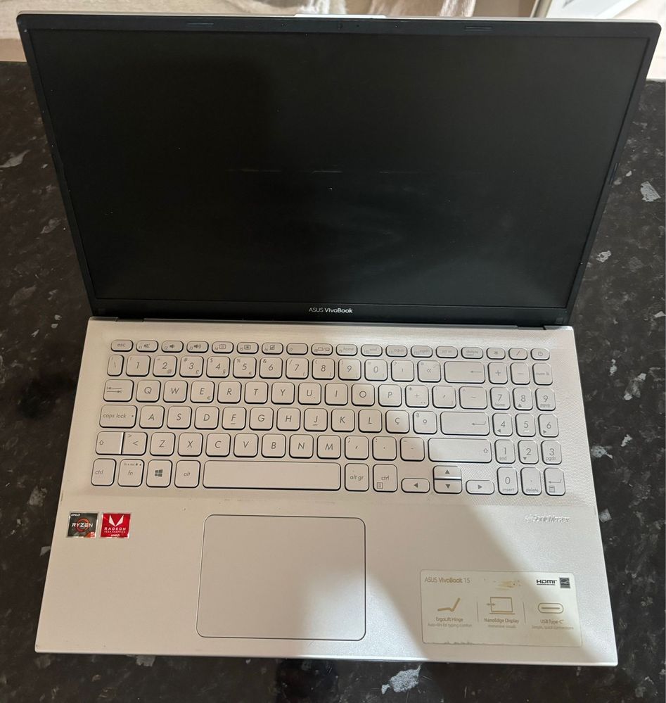 Asus VivoBook em bom estado
