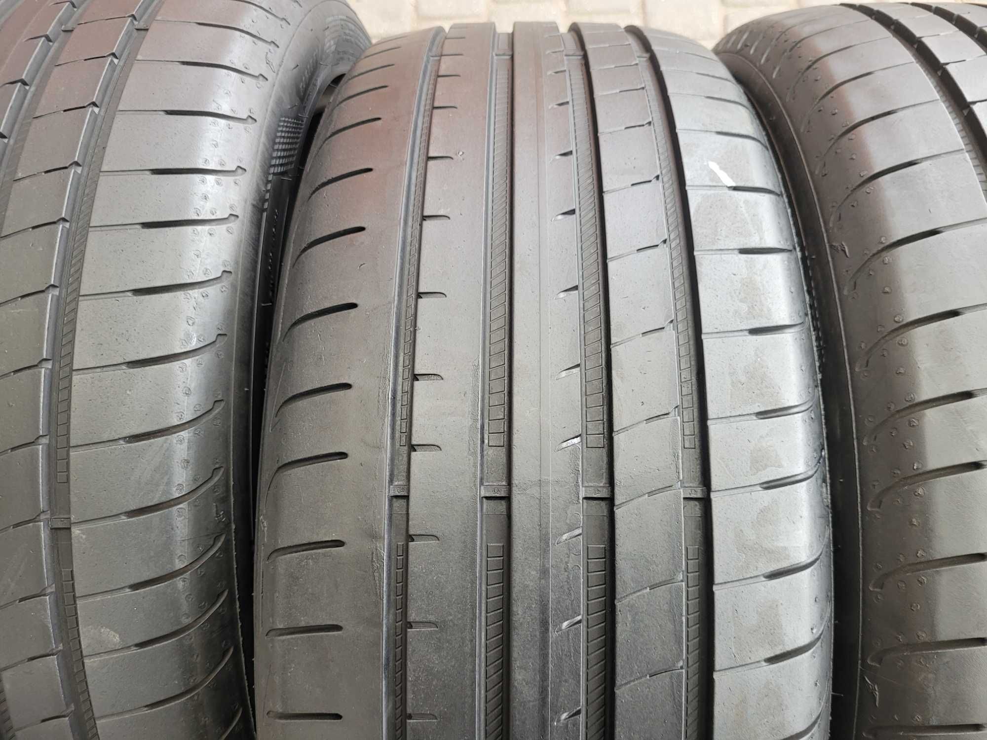 225  / 45  R  18  Goodyear      Komplet / Lato