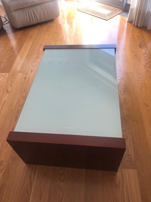 Mesa de centro cerej. com vidro