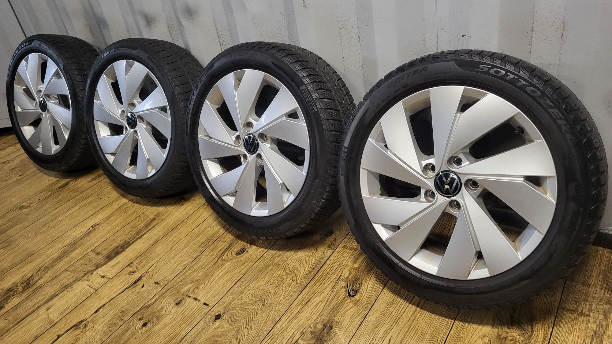 Felgi VW 17" 5x112 z oponami 205/50 R17 Golf 8 7 6 Touran Caddy