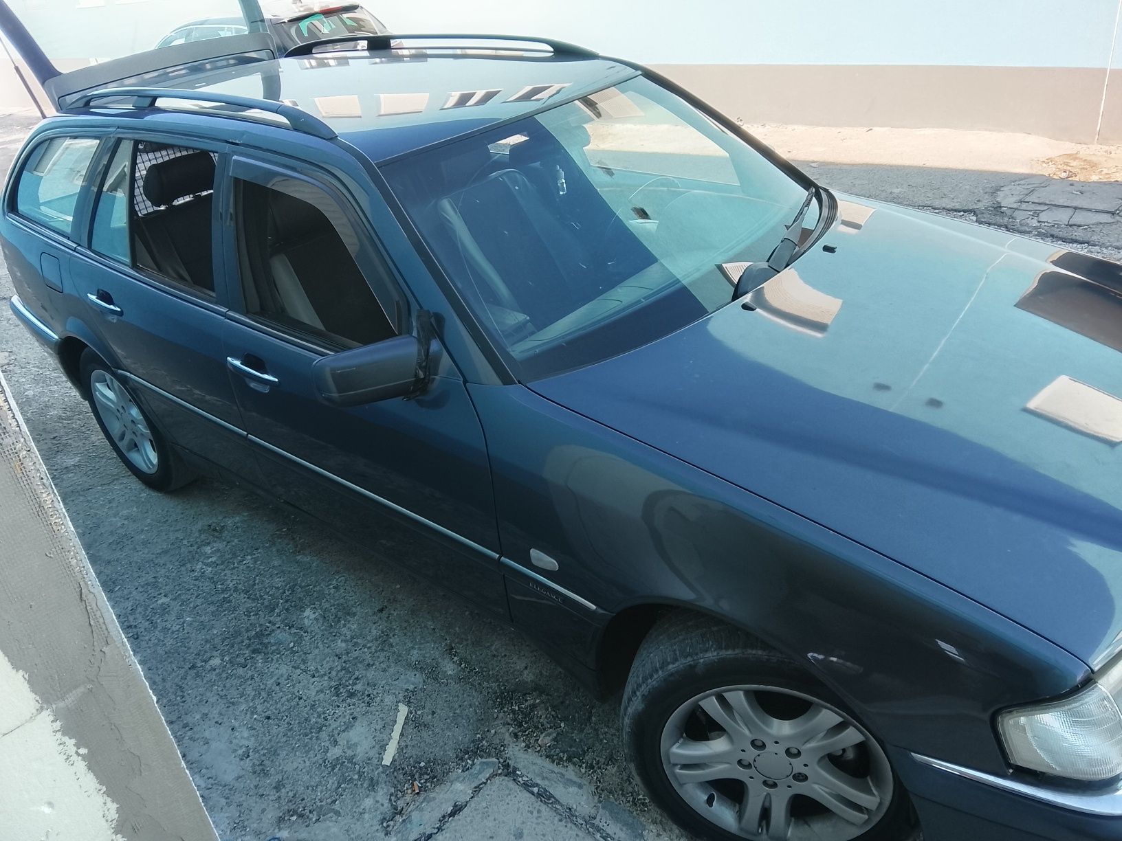 Mercedes c220 impecável