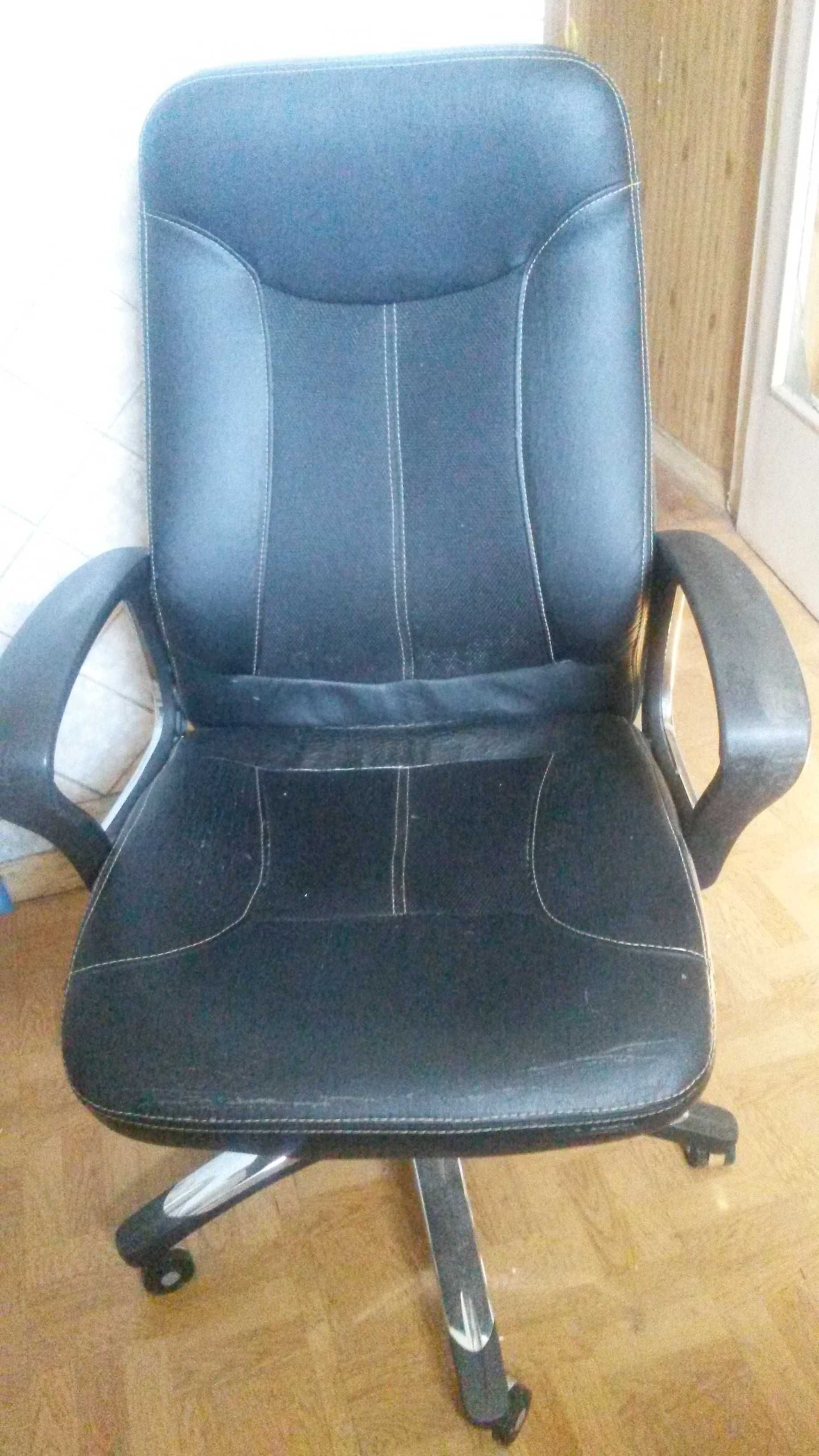 Продам кресло компьютерное кожаное