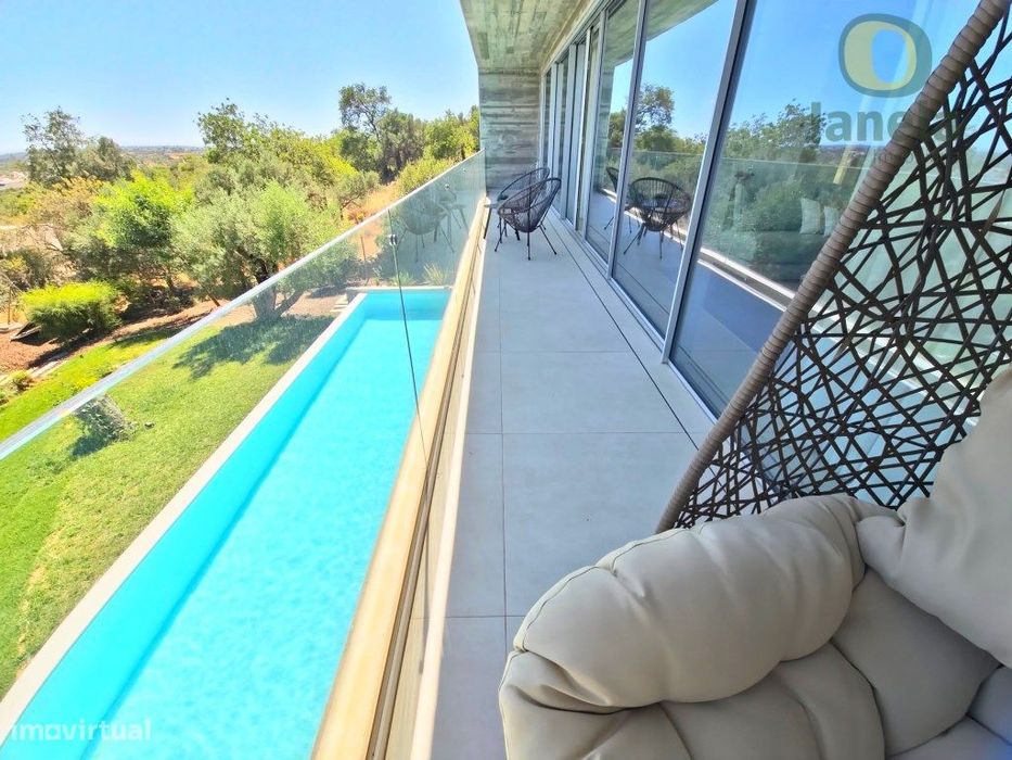 MODERNA e ECOLÓGICA Moradia com Vista Mar, piscina, jardim e Horta ...