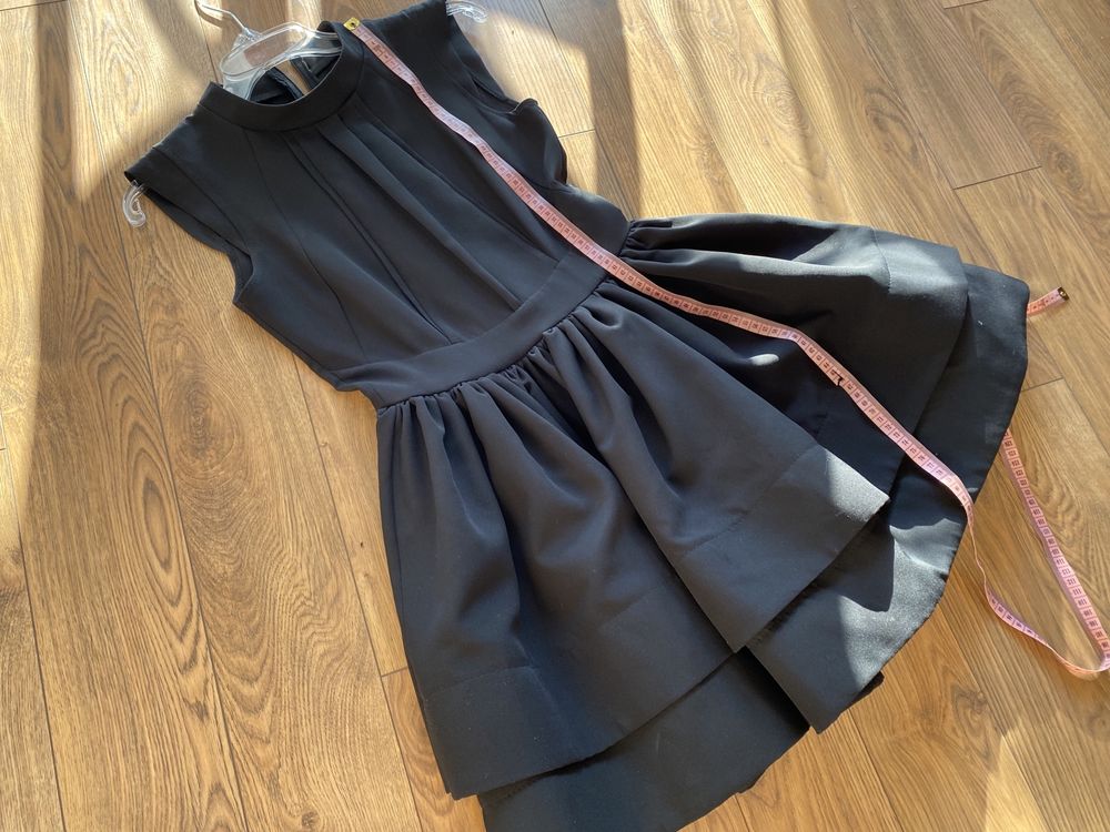 Rose Boutique czarna rozkloszowana  sukienka na okazje 36