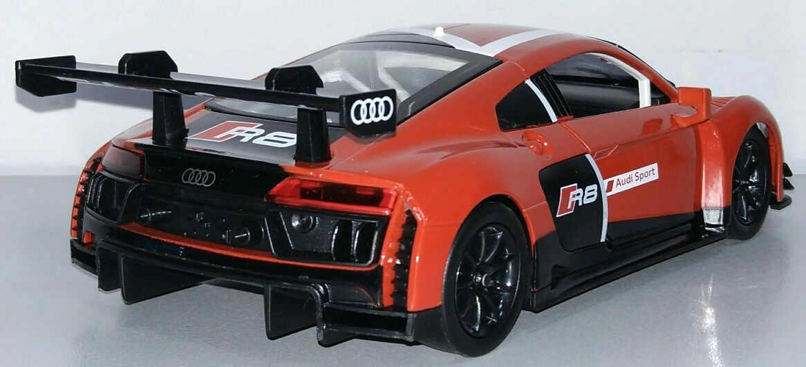 Audi R8 LMS модель "Автопром", масштаб 1:24. Металл, Звук, Свет