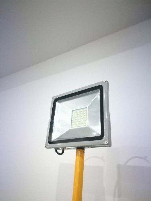 Kit Iluminação LED - Projetor 50w em Tripé