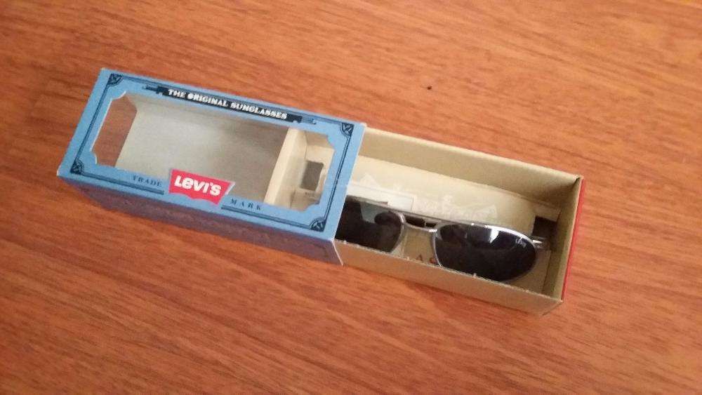 Óculos de sol Levi's como novos, estilo aviador