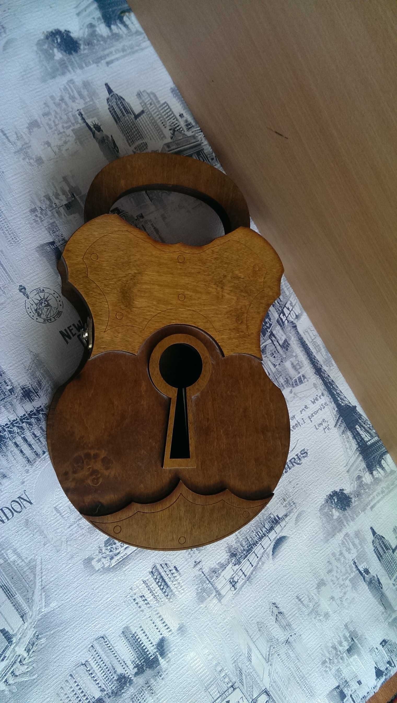 Ключница для ключей настенная деревянная (в виде Замка) декор
