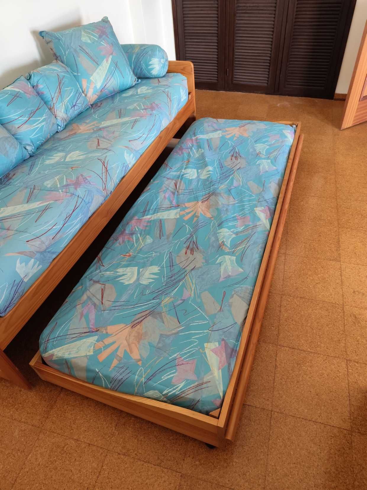 Sofá-cama (cama dupla solteiro)