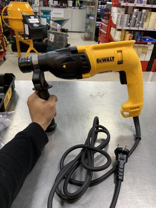 Martelo Combinado 710W Dewalt D25033K