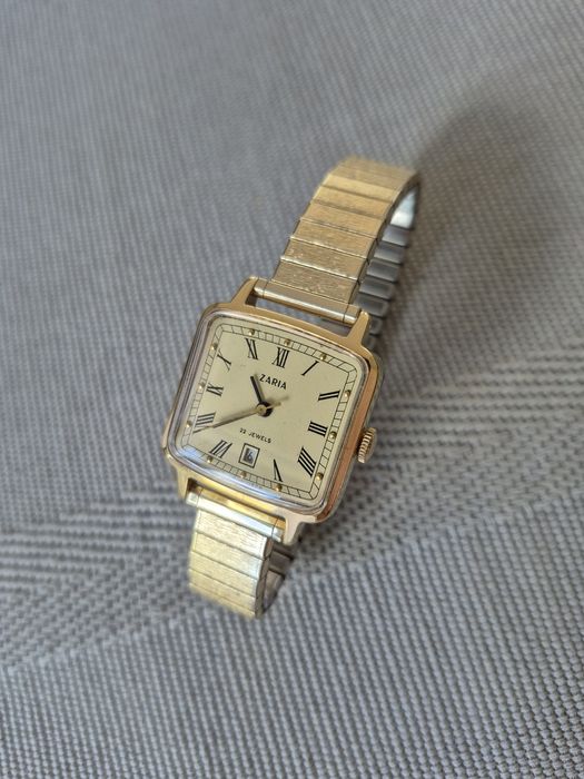Piękny stary zegarek mechaniczny Zaria