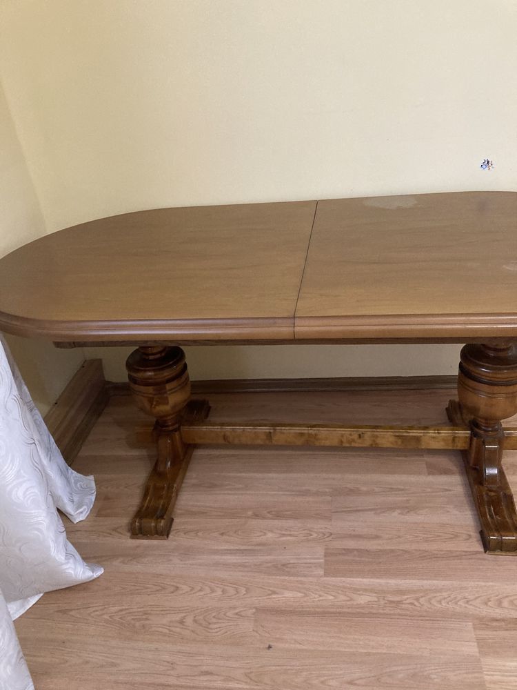 Sprzedam stół drewniany w dobrym stanie