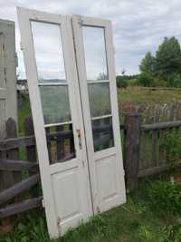 Stare podwójne drzwi drewniane, przeszklone, dwuskrzydlowe