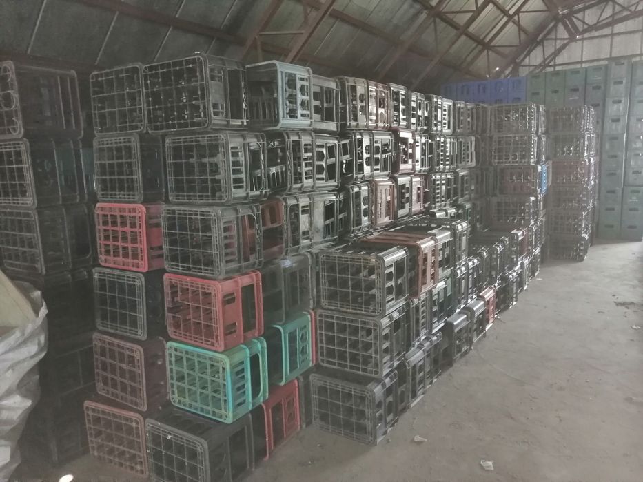 Продам пластмасові ящики пивні горілчані.пластмаса.